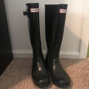 Black hunter boots